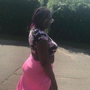 Meet your Posher, Tee